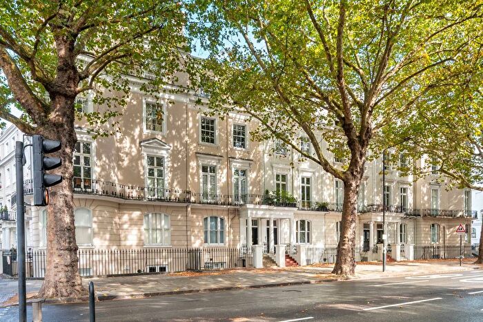 2 Bedroom Flat For Sale In Holland Park Avenue, Notting Hill Gate, London, W11