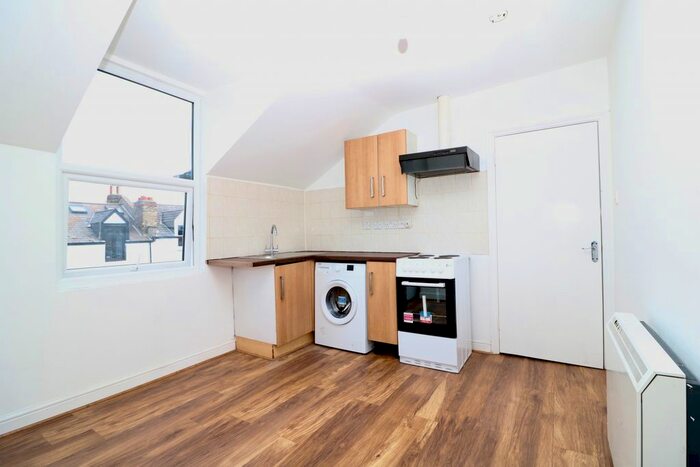 1 Bedroom Flat To Rent In Foulser Road, London, SW17