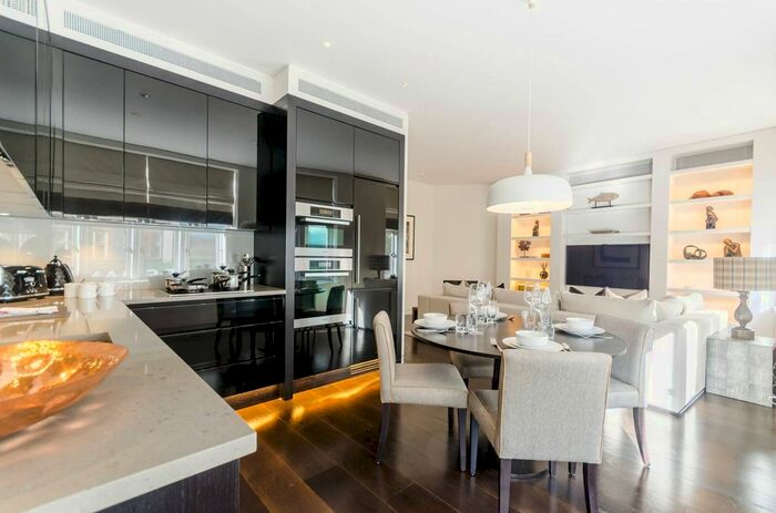 2 Bedroom Flat To Rent In Duke Street, Mayfair, London, W1K