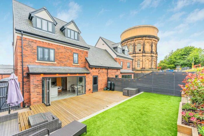 5 Bedroom Link Detached House For Sale In Vyner Croft, Prenton, CH43