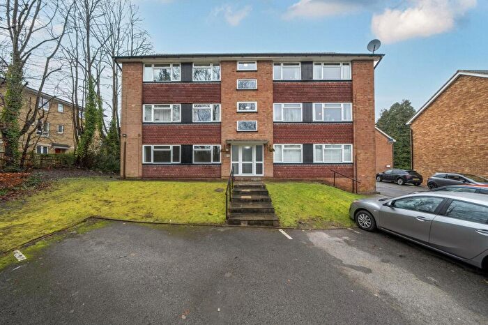 2 Bedroom Flat For Sale In Tupwood Lane, Caterham, CR3