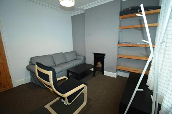 2 Bedroom House To Rent In Findern Street, DE1