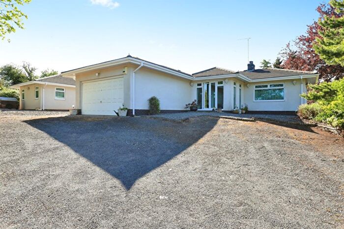 4 Bedroom Detached Bungalow For Sale In Droitwich Road, Torton, Kidderminster, DY10