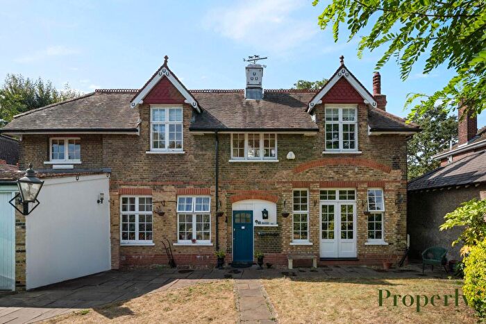 5 Bedroom Detached House For Sale In Hardy Road, London, SE3