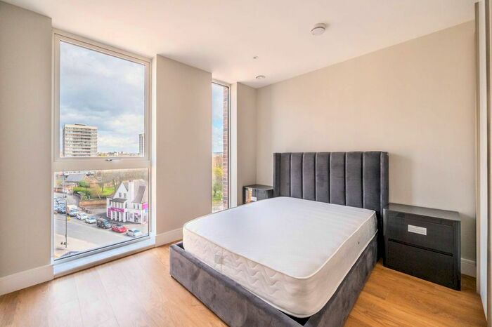 1 Bedroom Flat To Rent In Plough Lane, Earlsfield, London, SW17