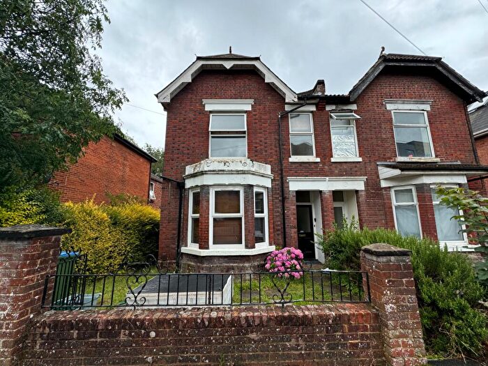 6 Bedroom Semi-Detached House To Rent In Belmont Road, SO17