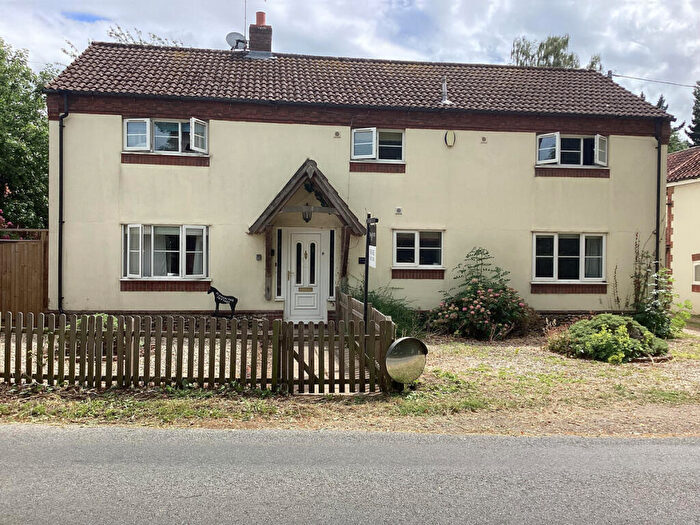 5 Bedroom Detached House For Sale In The Street, Norwich, NR10