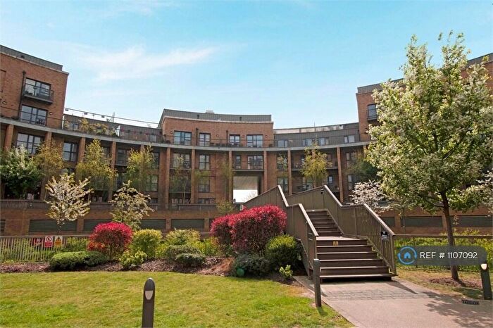 2 Bedroom Flat To Rent In Royal Court, Croydon, CR0