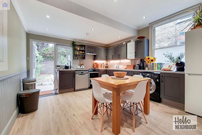 2 Bedroom Apartment To Rent In Oakmead Road, London, SW12