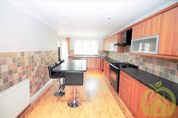 5 Bedroom Semi-Detached House To Rent In Sussex, Romford, RM3