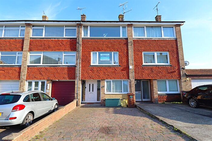 5 Bedroom Terraced House For Sale In Beverley Close, Rainham, ME8