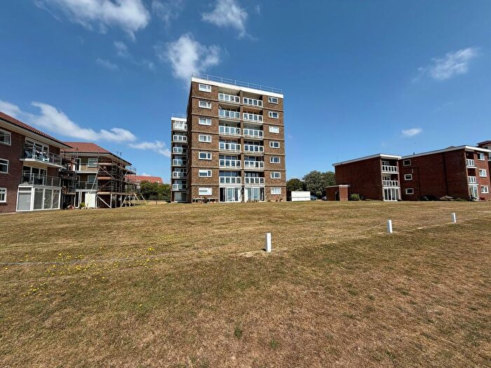 2 Bedroom Flat For Sale In Sutton Place, Bexhill-On-Sea, TN40
