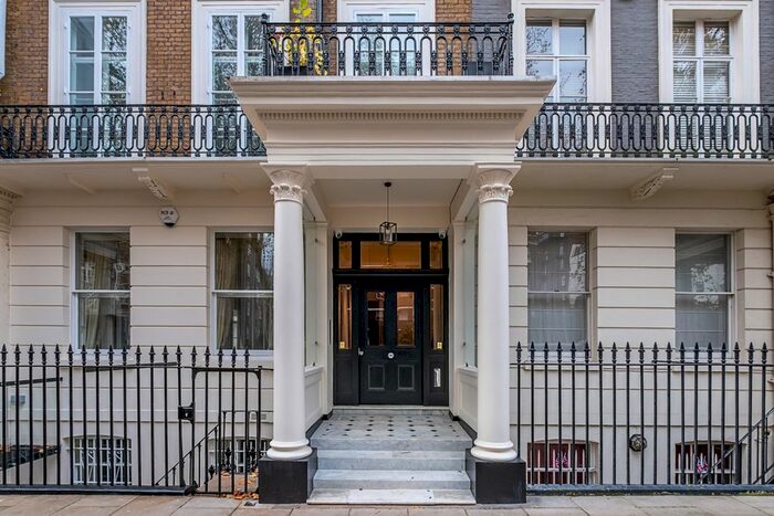 2 Bedroom Flat To Rent In Rutland Gate, London, SW7