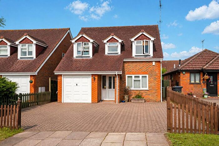 4 Bedroom Detached House For Sale In Hawfield Gardens, Park Street, St. Albans, Hertfordshire, AL2