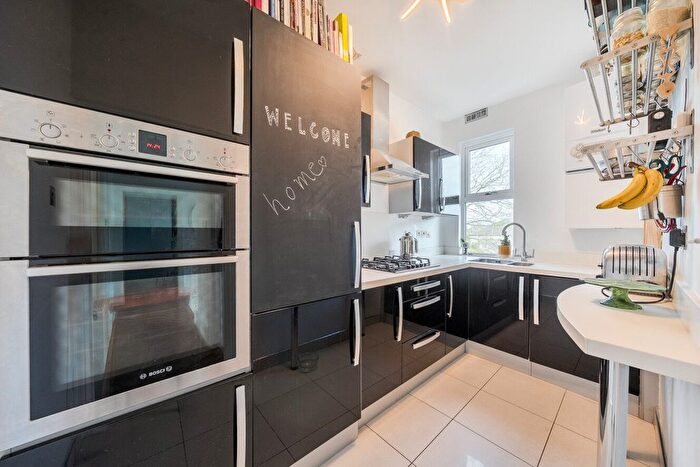 2 Bedroom Property For Sale In Broadfield Road, Catford, London, SE6 - Photo 3