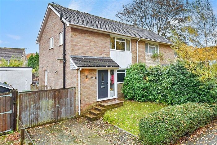 3 Bedroom Semi Detached House For Sale In Graveney Road, Maidstone, Kent, ME15