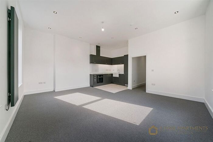 2 Bedroom Flat To Rent In Russell Gardens, London, W14