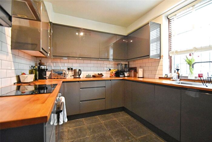 3 Bedroom Semi-Detached House For Sale In Lindsey Road, Dagenham, RM8