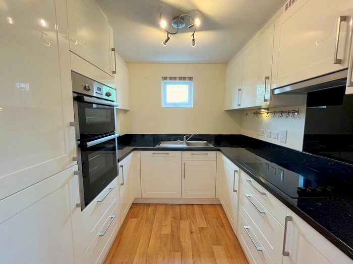 2 Bedroom Flat To Rent In Wootton Road, Abingdon, OX14