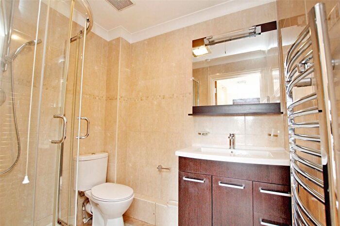 2 Bedroom Flat To Rent In Copperfield Road, Mile End, London, E3