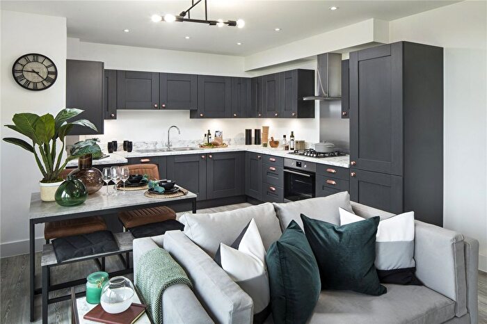 1 Bedroom Flat For Sale In Bakeham Lane, Englefield Green, Egham, TW20