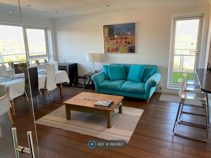 2 Bedroom Flat To Rent In Park Lodge, Eastbourne BN21