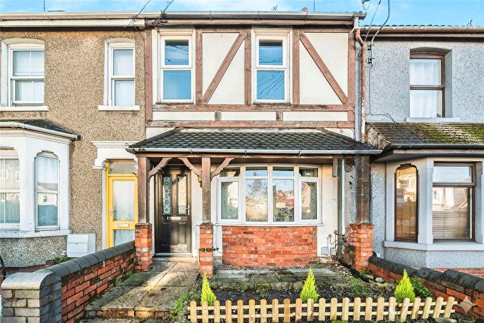 3 Bedroom Terraced House For Sale In Kingshill Road, Swindon, Wiltshire, SN1