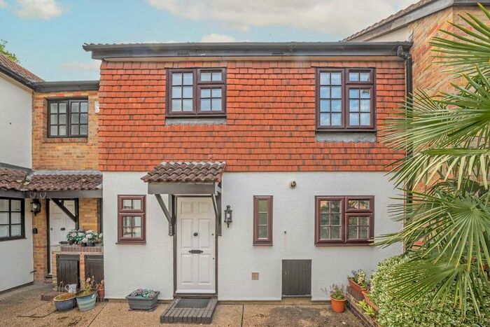3 Bedroom Terraced House To Rent In The Farthings, Kingston Upon Thames, KT2