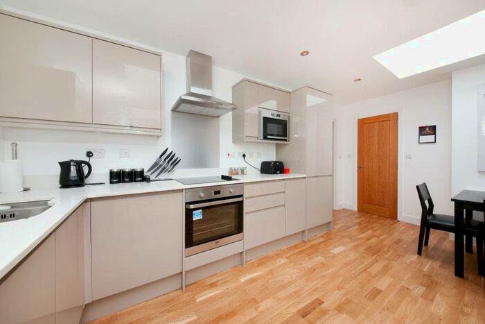 2 Bedroom Ground Flat To Rent In Medway Street, Maidstone, Kent, ME14