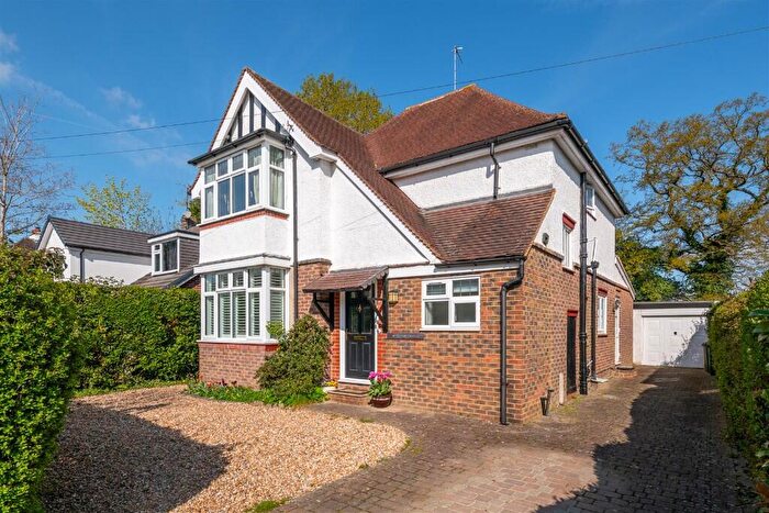 4 Bedroom Detached House For Sale In Silverlea Gardens, Horley, Surrey, RH6
