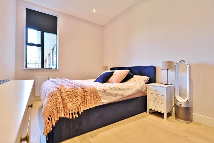 1 Bedroom Apartment For Sale In Albert Drive, Sheerwater, Woking, Surrey, GU21