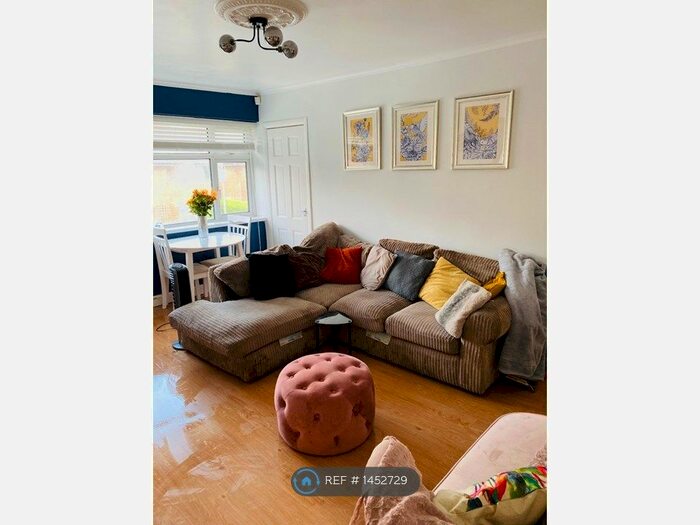 2 Bedroom Flat To Rent In Chirton Grove, Birmingham, B14