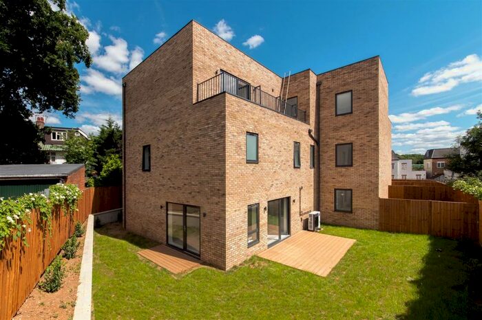 2 Bedroom Flat To Rent In Beagle Close, Mill Hill, NW7