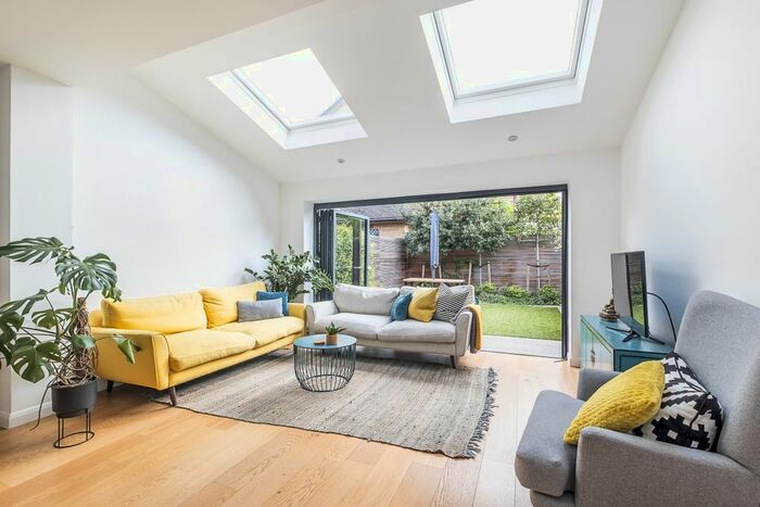 4 Bedroom Detached House For Sale In Wycliffe Road, London, SW11
