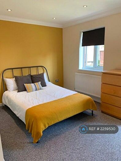 4 Bedroom Semi-Detached House To Rent In Radcliffe Mount, Nottingham, NG2