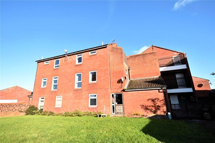 Flat To Rent In Kennet Close, Aylesbury, HP21