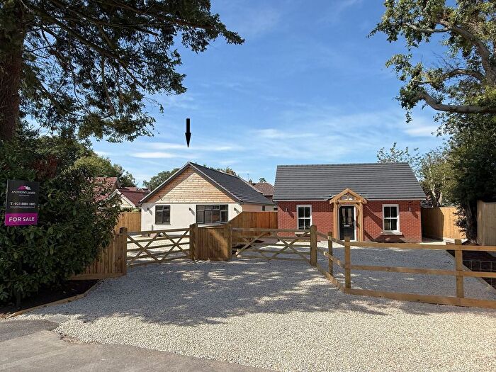 3 Bedroom Detached Bungalow For Sale In West Common, Langley, SO45