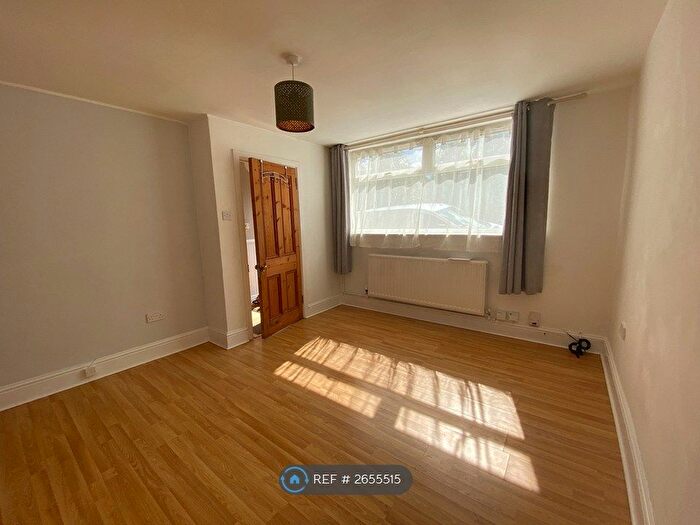1 Bedroom Flat To Rent In Victoria Park, Bristol, BS3