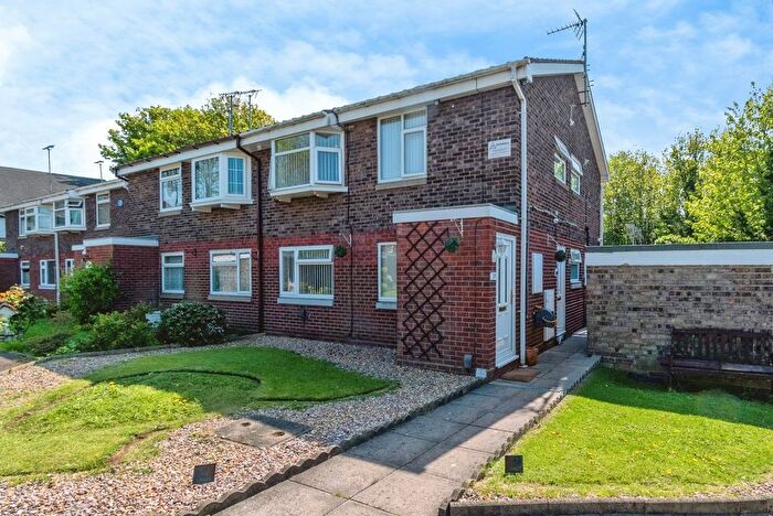 2 Bedroom Maisonette For Sale In Newlands Close, Willenhall, West Midlands, WV13