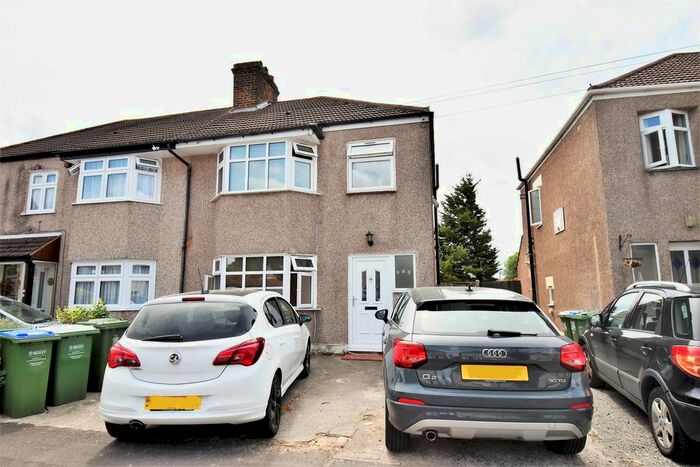 3 Bedroom Semi-Detached House To Rent In Northdown Road, Welling, DA16