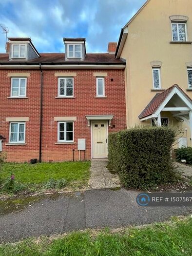 4 Bedroom Terraced House To Rent In Fallows Road, Padworth, Reading, RG7