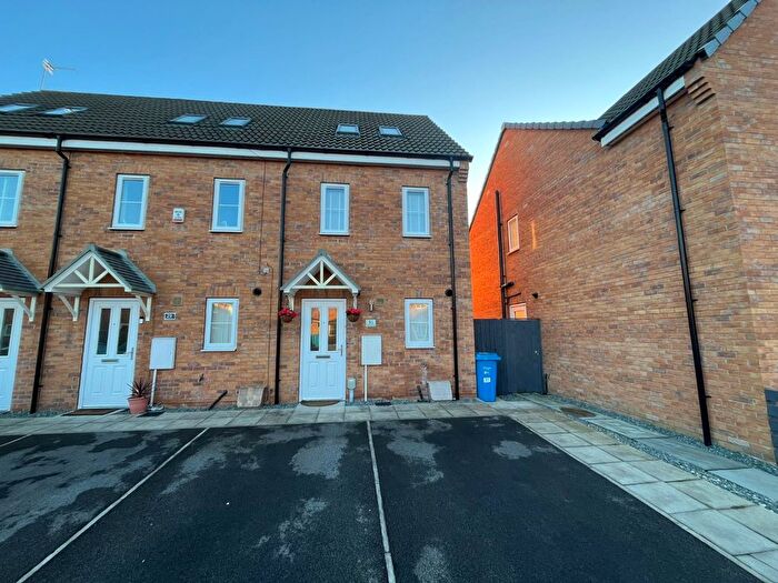 3 Bedroom End Of Terrace House To Rent In Brockwell Park, Kingswood, Hull, East Riding Of Yorkshi, HU7