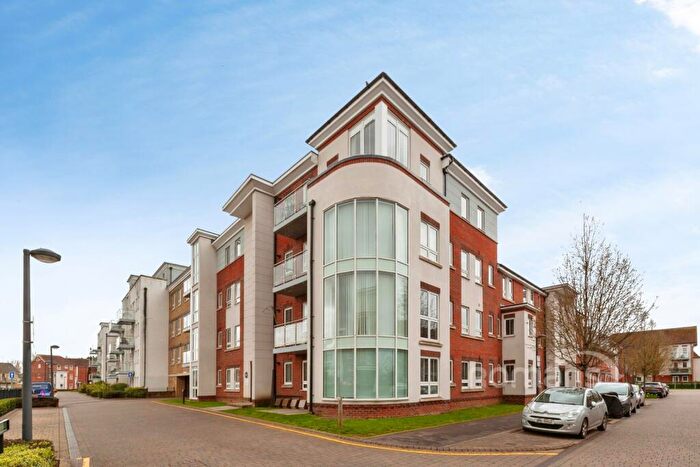 2 Bedroom Flat To Rent In Heron Way, Maidenhead, Berkshire, SL6