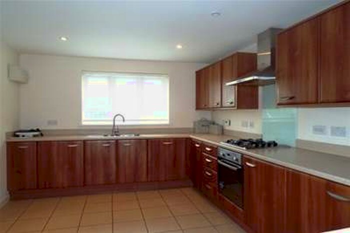 3 Bedroom House To Rent In Goodwood Close, Kingsmere, OX26