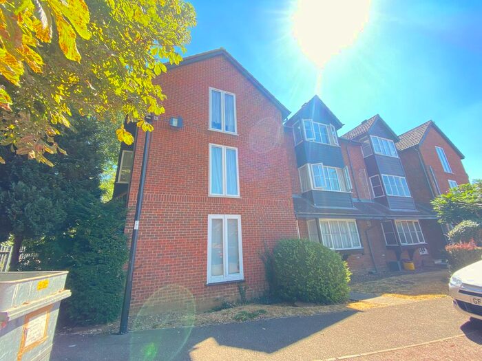 Studio To Rent In Mahon Close, Enfield, EN1