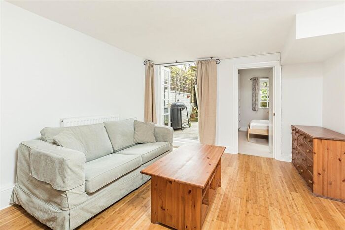 1 Bedroom Flat To Rent In Brackenbury Road, London, W6