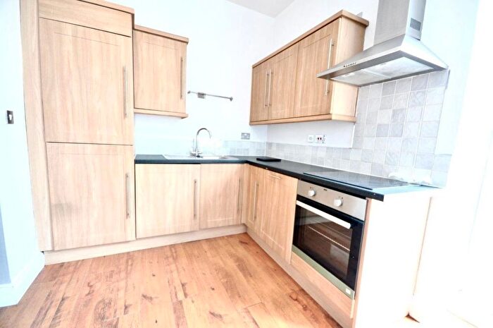 2 Bedroom Flat To Rent In Bishopstone House, Bedford, MK40