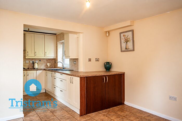 4 Bedroom Semi-Detached House To Rent In Calderdale, Nottingham, NG8