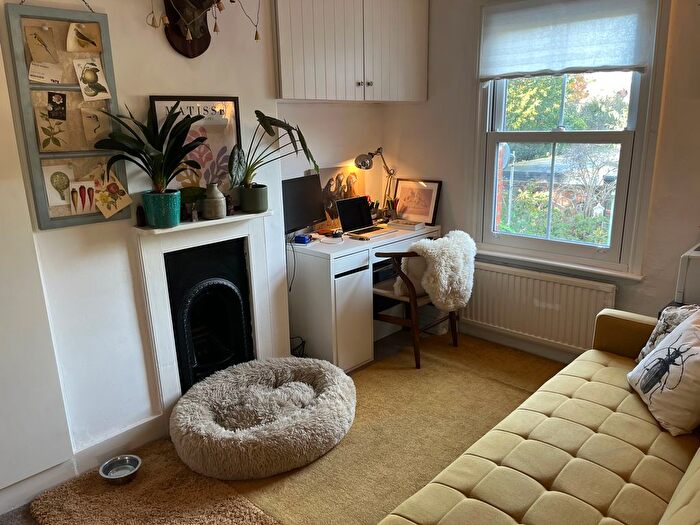 2 Bedroom Cottage For Sale In Church Walk, Chertsey, KT16