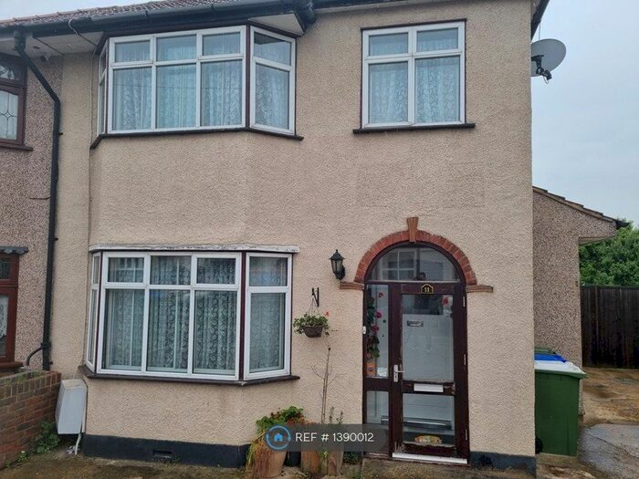 3 Bedroom Semi-Detached House To Rent In Inglewood Road, Bexleyheath, DA7